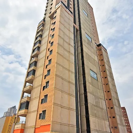 D'oboe Tower דירה